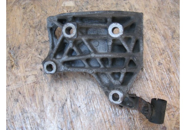 кронштейн генератора Renault Twingo, Clio II, Kangoo 1.2, 7700864288